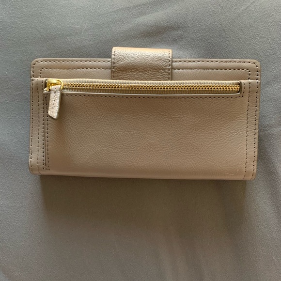 NEW! RFID Blocking Fossil Snap Closure Wallet - Picture 3 of 6